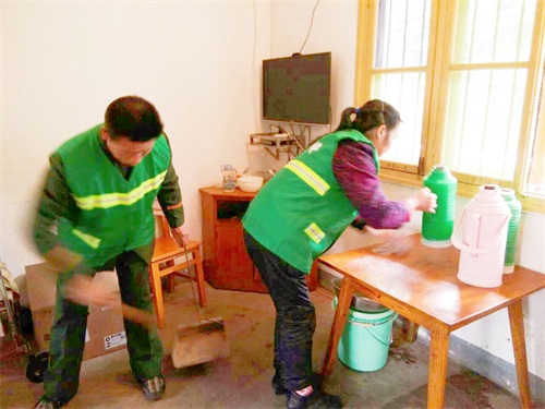 湖南保安服務,墻外高空清洗服務,湖南保利天創物業發展有限公司 湖南保安服務,墻外高空清洗服務,湖南保利天創物業發展有限公司