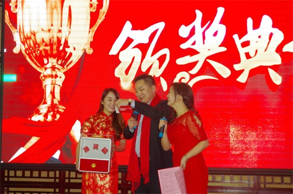湖南保安服務(wù),墻外高空清洗服務(wù),湖南保利天創(chuàng)物業(yè)發(fā)展有限公司 湖南保安服務(wù),墻外高空清洗服務(wù),湖南保利天創(chuàng)物業(yè)發(fā)展有限公司