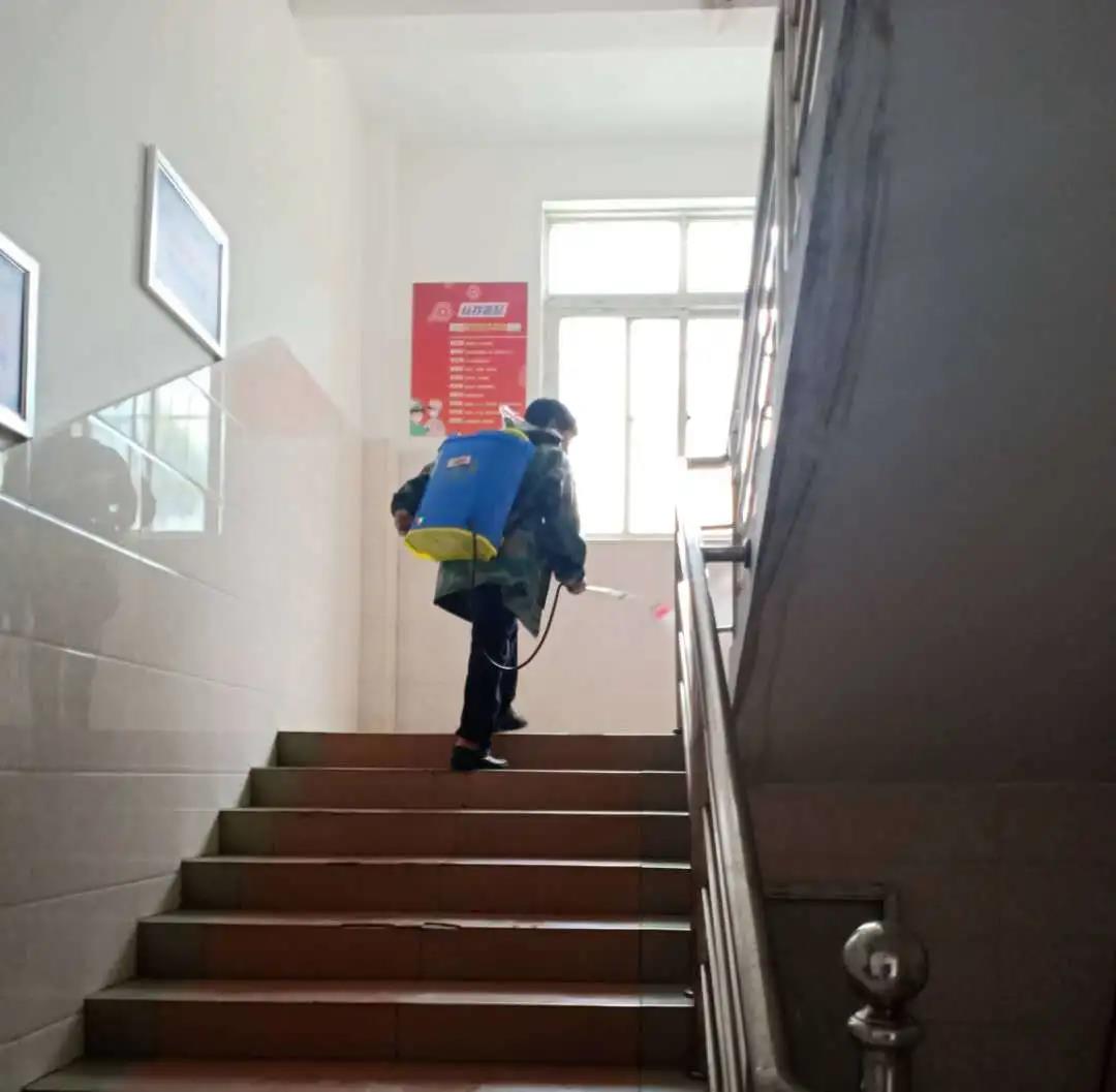湖南保安服務,墻外高空清洗服務,湖南保利天創物業發展有限公司 湖南保安服務,墻外高空清洗服務,湖南保利天創物業發展有限公司