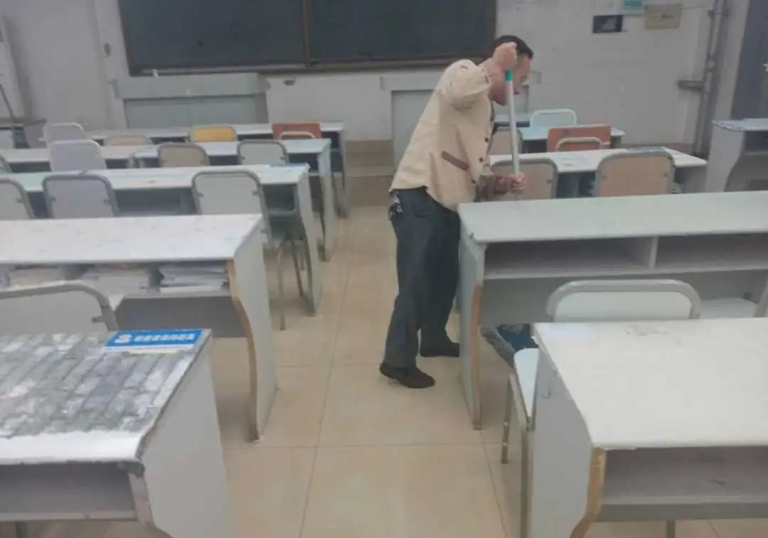 湖南保安服務,墻外高空清洗服務,湖南保利天創物業發展有限公司 湖南保安服務,墻外高空清洗服務,湖南保利天創物業發展有限公司