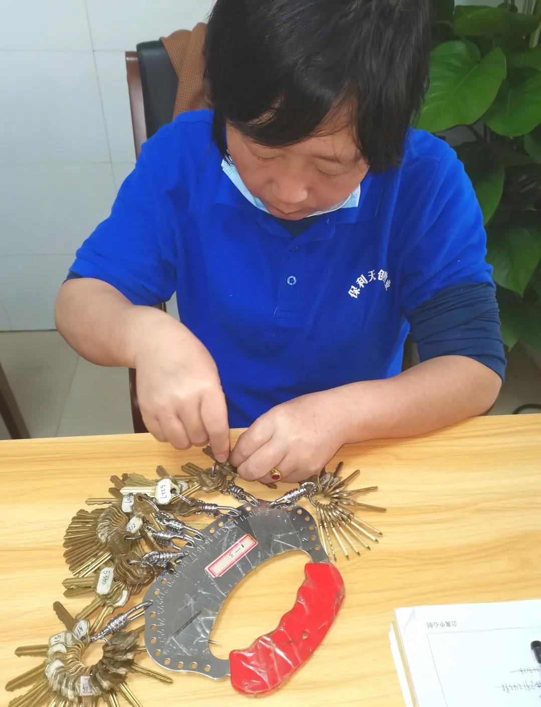 湖南保安服務,墻外高空清洗服務,湖南保利天創物業發展有限公司 湖南保安服務,墻外高空清洗服務,湖南保利天創物業發展有限公司