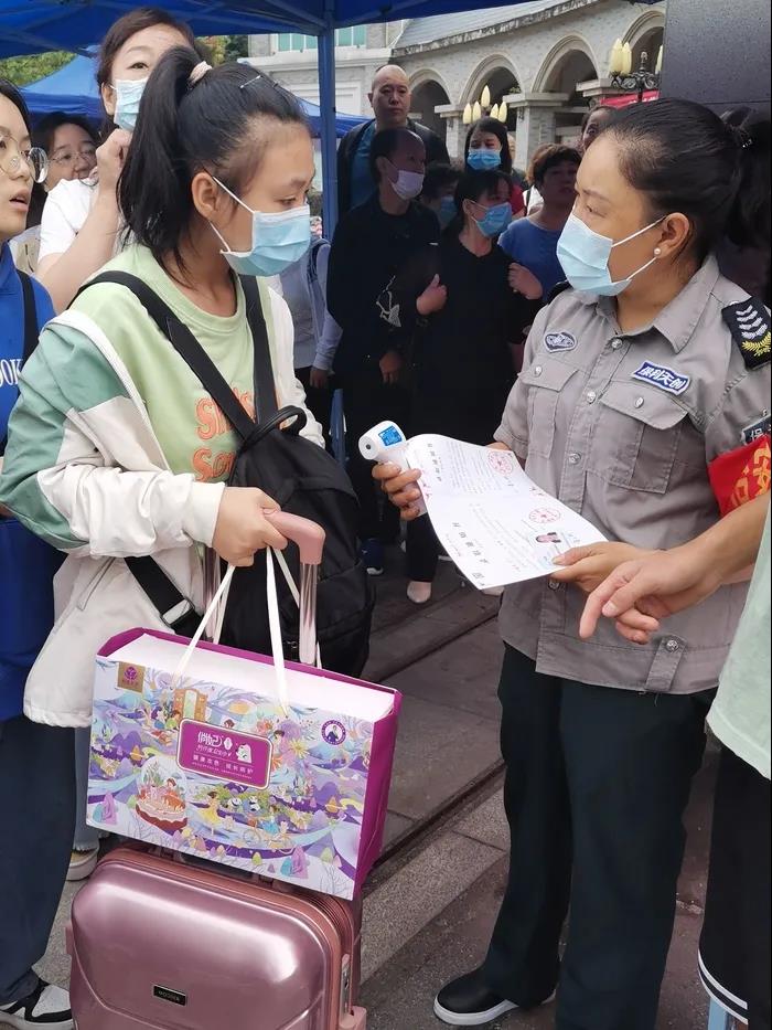 湖南保安服務,墻外高空清洗服務,湖南保利天創物業發展有限公司 湖南保安服務,墻外高空清洗服務,湖南保利天創物業發展有限公司