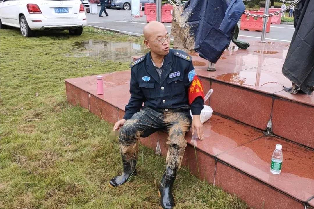 湖南保安服務,墻外高空清洗服務,湖南保利天創物業發展有限公司 湖南保安服務,墻外高空清洗服務,湖南保利天創物業發展有限公司