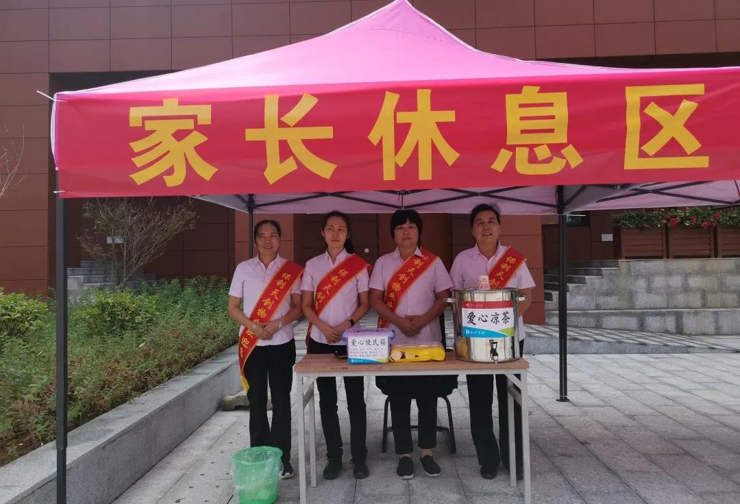 湖南保安服務,墻外高空清洗服務,湖南保利天創物業發展有限公司 湖南保安服務,墻外高空清洗服務,湖南保利天創物業發展有限公司
