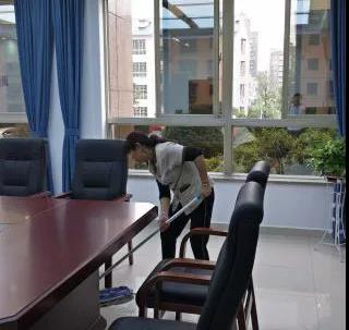 湖南保安服務,墻外高空清洗服務,湖南保利天創物業發展有限公司 湖南保安服務,墻外高空清洗服務,湖南保利天創物業發展有限公司