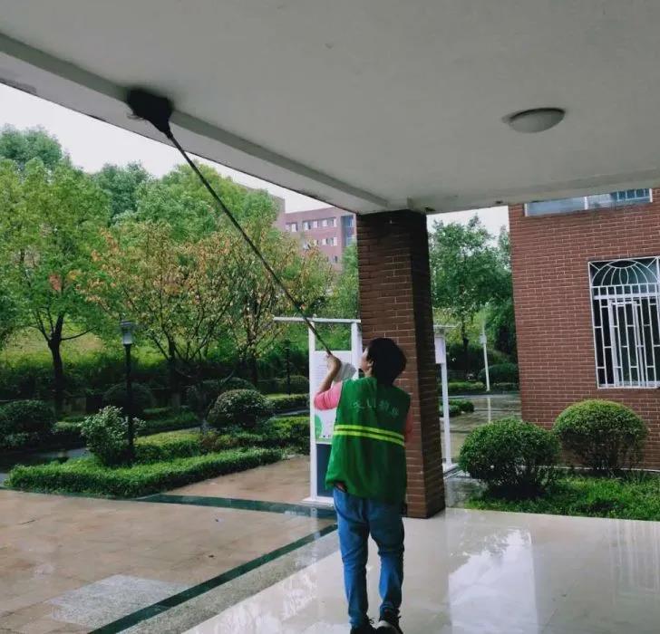 湖南保安服務,墻外高空清洗服務,湖南保利天創物業發展有限公司 湖南保安服務,墻外高空清洗服務,湖南保利天創物業發展有限公司