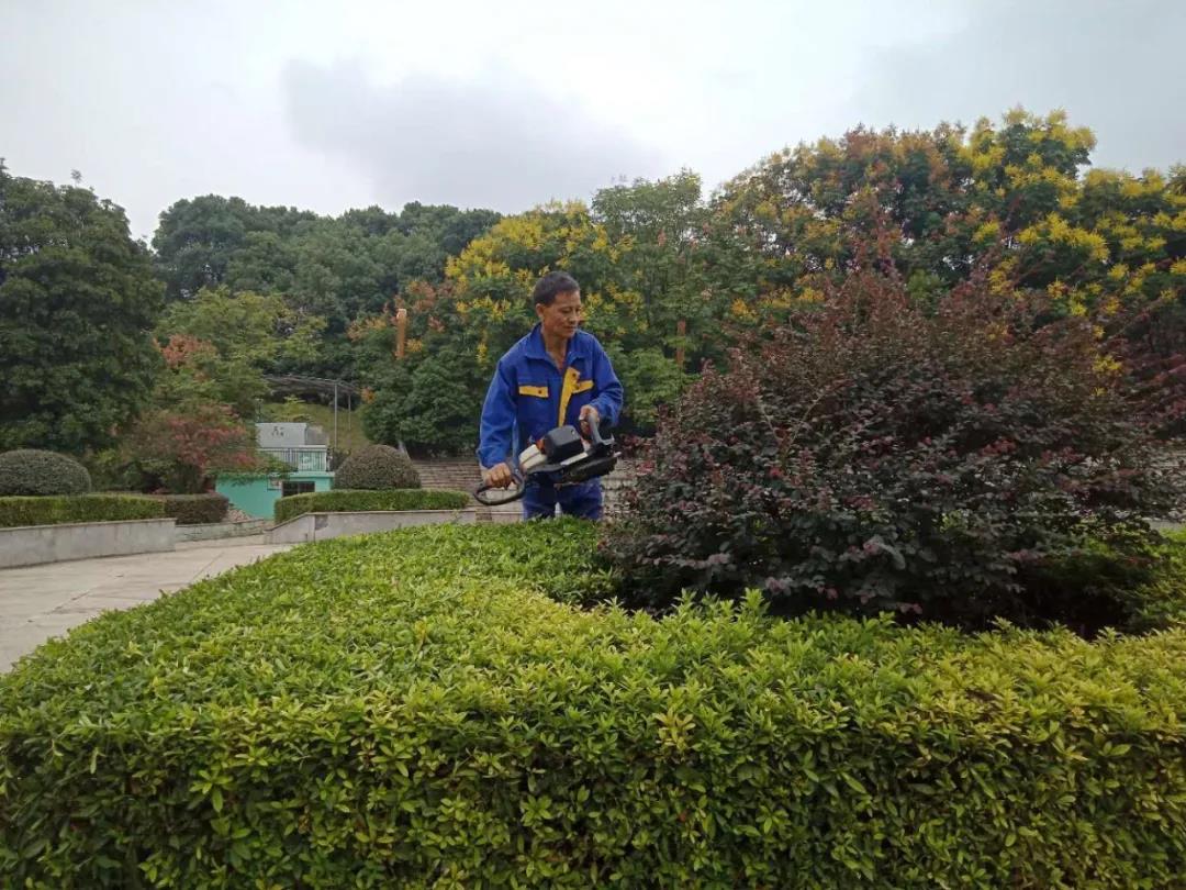 湖南保安服務,墻外高空清洗服務,湖南保利天創物業發展有限公司 湖南保安服務,墻外高空清洗服務,湖南保利天創物業發展有限公司