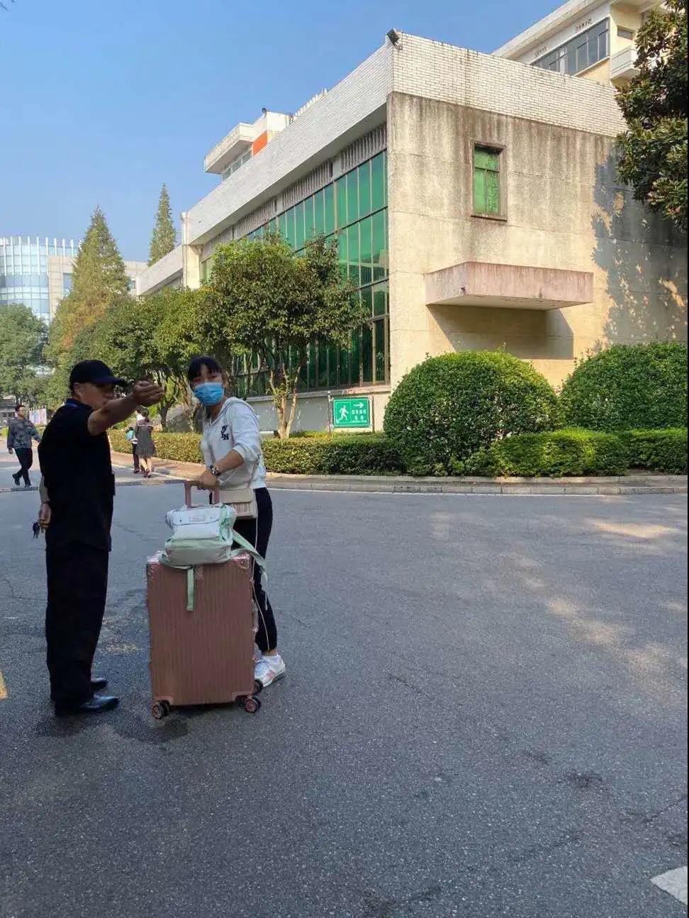 湖南保安服務,墻外高空清洗服務,湖南保利天創物業發展有限公司 湖南保安服務,墻外高空清洗服務,湖南保利天創物業發展有限公司
