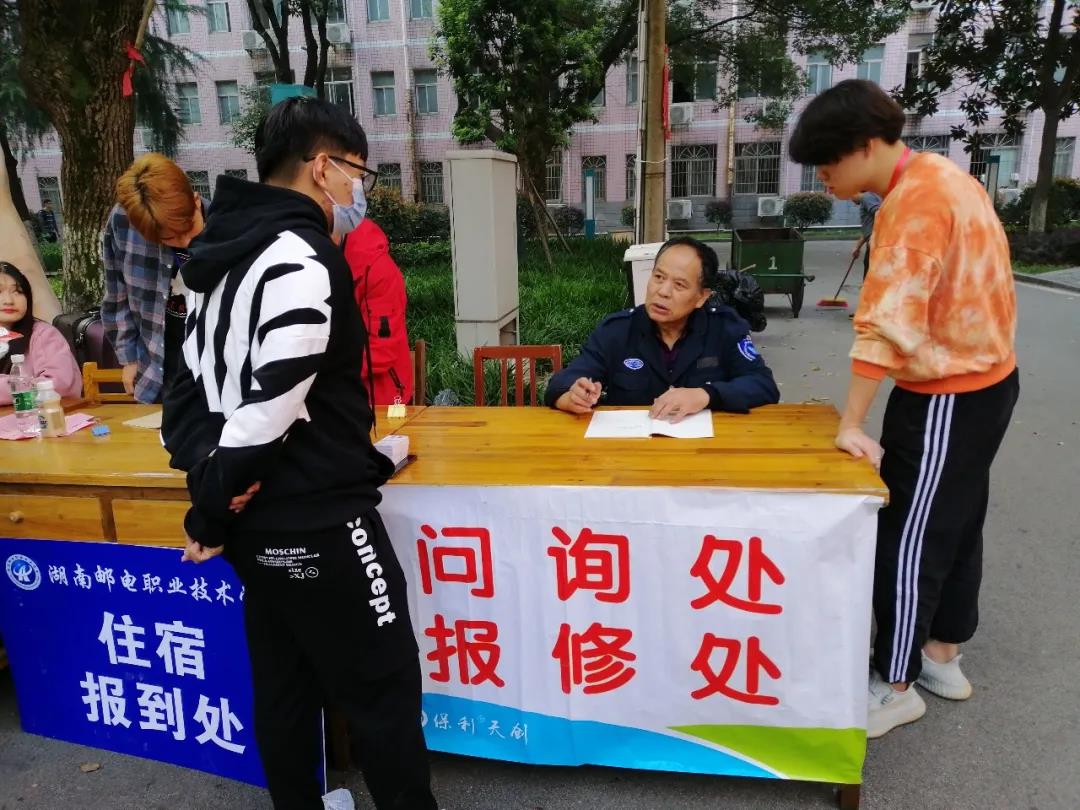 湖南保安服務,墻外高空清洗服務,湖南保利天創物業發展有限公司 湖南保安服務,墻外高空清洗服務,湖南保利天創物業發展有限公司