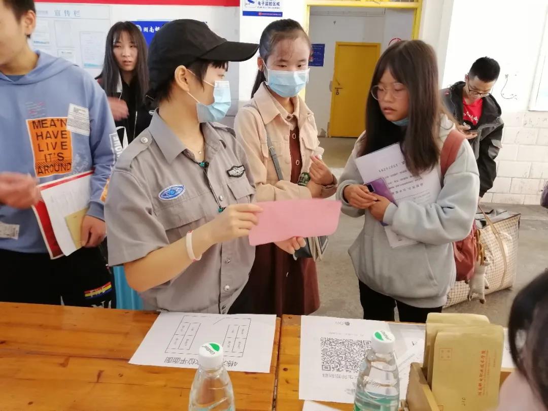 湖南保安服務,墻外高空清洗服務,湖南保利天創物業發展有限公司 湖南保安服務,墻外高空清洗服務,湖南保利天創物業發展有限公司