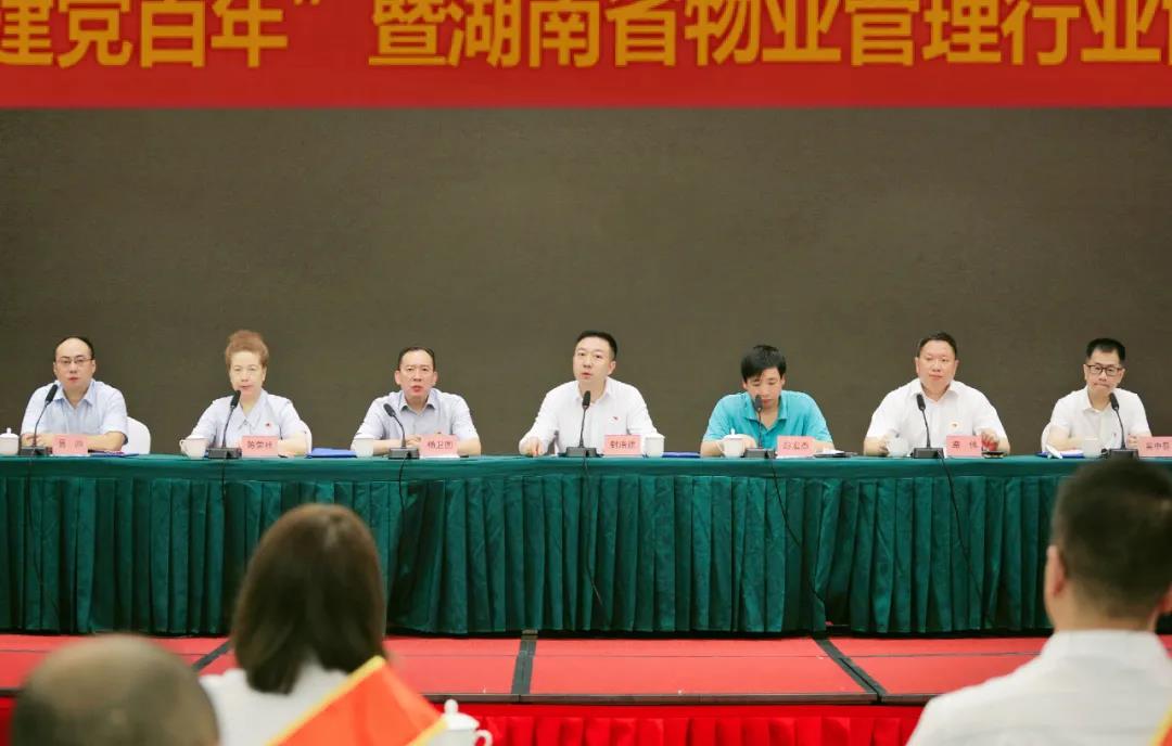 湖南保安服務(wù),墻外高空清洗服務(wù),湖南保利天創(chuàng)物業(yè)發(fā)展有限公司 湖南保安服務(wù),墻外高空清洗服務(wù),湖南保利天創(chuàng)物業(yè)發(fā)展有限公司
