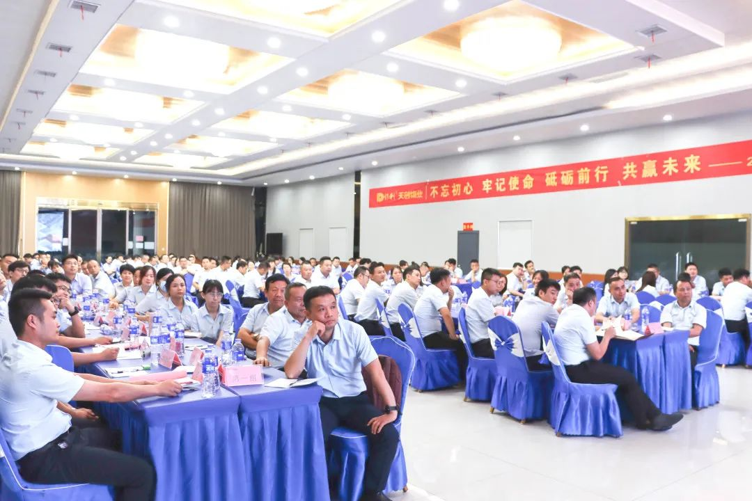 湖南保安服務(wù),墻外高空清洗服務(wù),湖南保利天創(chuàng)物業(yè)發(fā)展有限公司