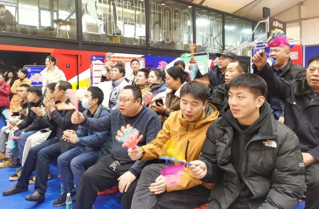 湖南保安服務(wù),墻外高空清洗服務(wù),湖南保利天創(chuàng)物業(yè)發(fā)展有限公司