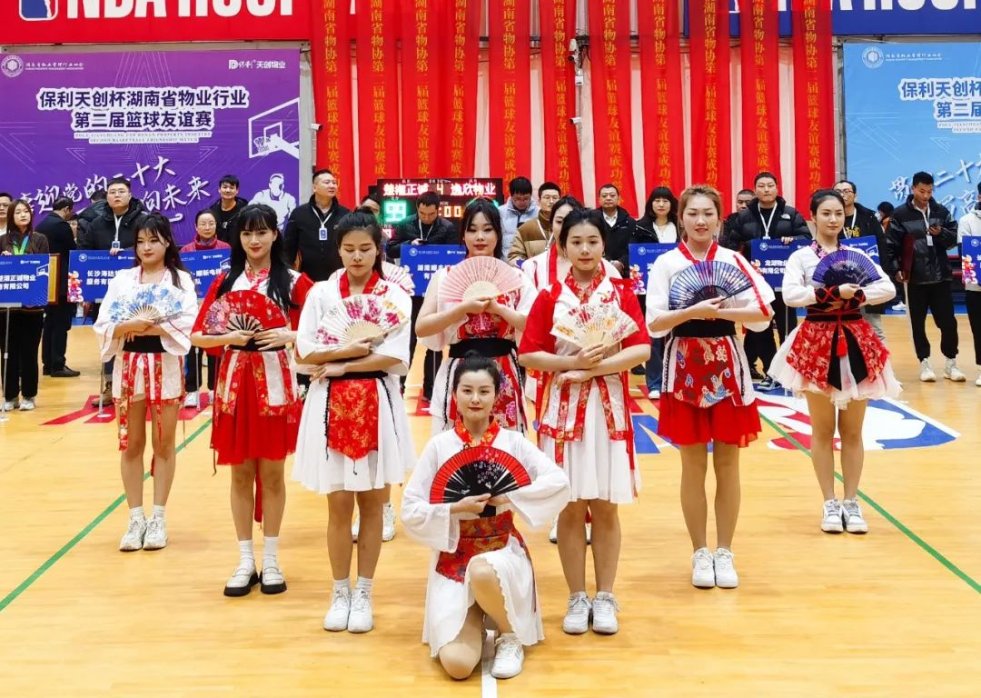 湖南保安服務(wù),墻外高空清洗服務(wù),湖南保利天創(chuàng)物業(yè)發(fā)展有限公司