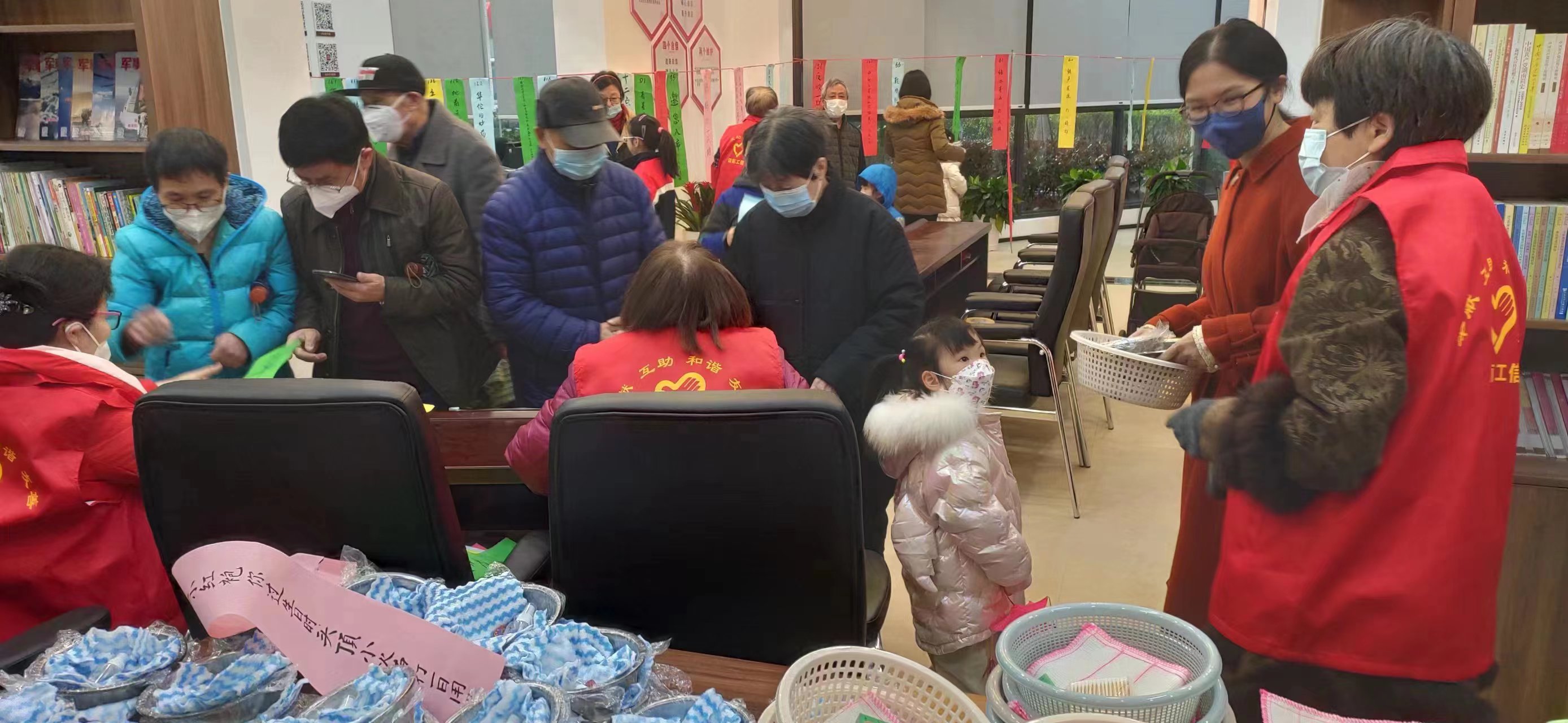 湖南保安服務(wù),墻外高空清洗服務(wù),湖南保利天創(chuàng)物業(yè)發(fā)展有限公司