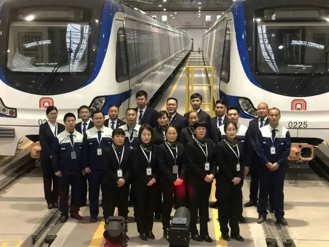 湖南保安服務,墻外高空清洗服務,湖南保利天創(chuàng)物業(yè)發(fā)展有限公司