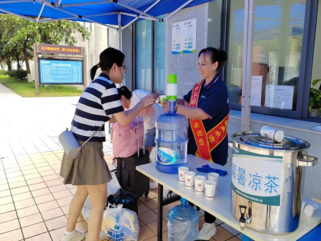 湖南保安服務,墻外高空清洗服務,湖南保利天創物業發展有限公司 湖南保安服務,墻外高空清洗服務,湖南保利天創物業發展有限公司