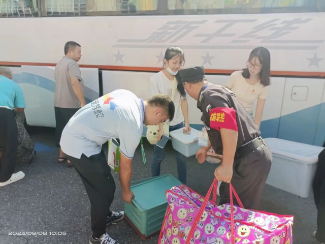 湖南保安服務,墻外高空清洗服務,湖南保利天創物業發展有限公司 湖南保安服務,墻外高空清洗服務,湖南保利天創物業發展有限公司