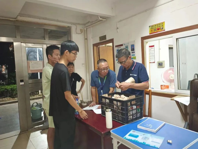 湖南保安服務,墻外高空清洗服務,湖南保利天創物業發展有限公司 湖南保安服務,墻外高空清洗服務,湖南保利天創物業發展有限公司