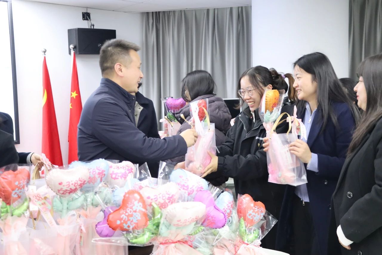 湖南保安服務,墻外高空清洗服務,湖南保利天創物業發展有限公司