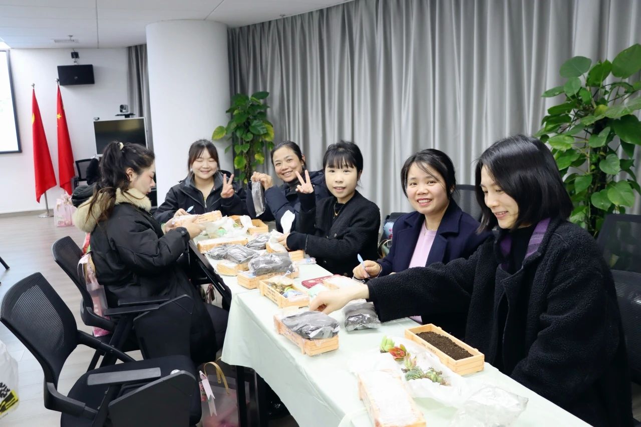 湖南保安服務,墻外高空清洗服務,湖南保利天創物業發展有限公司