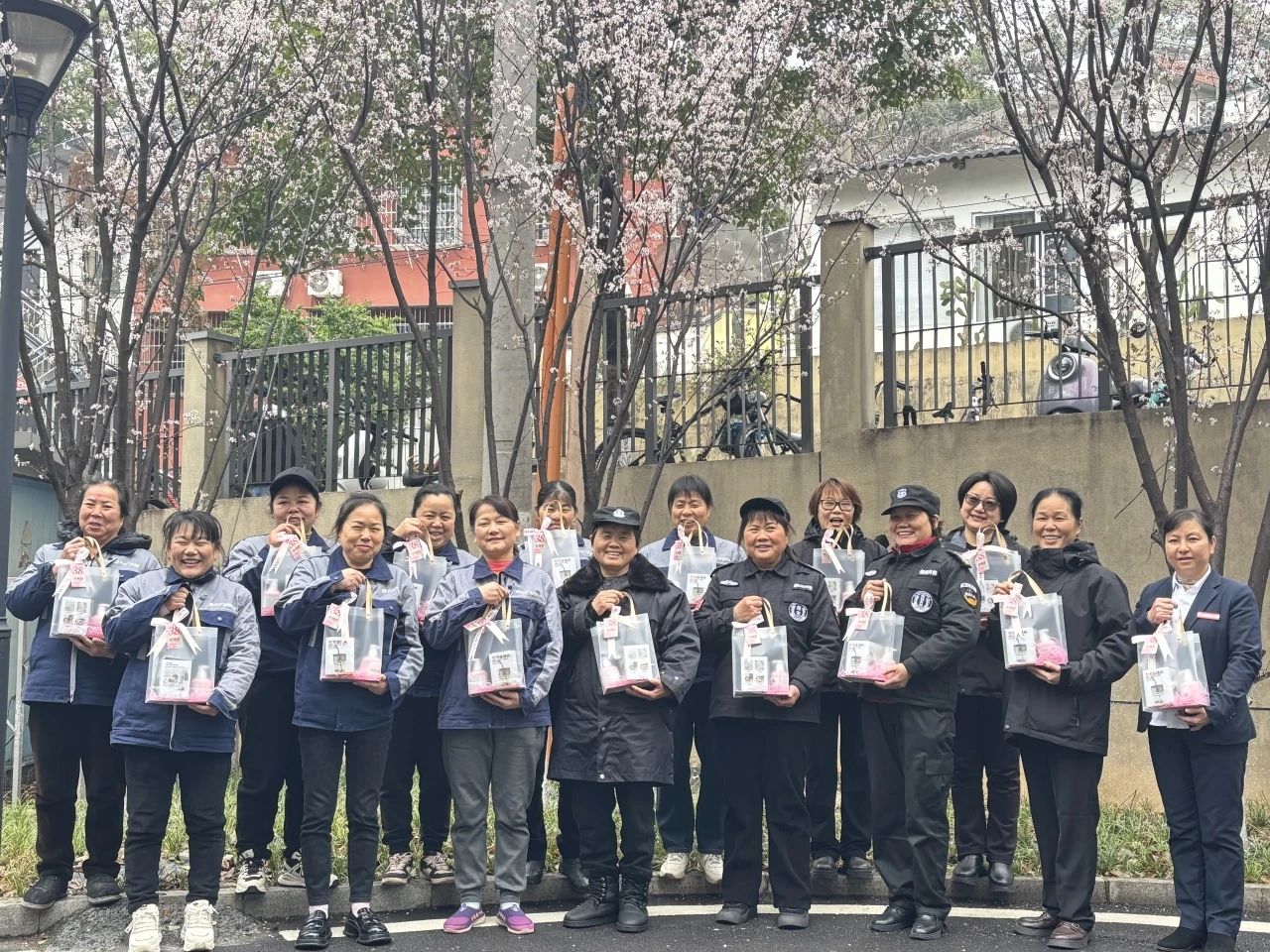 湖南保安服務,墻外高空清洗服務,湖南保利天創物業發展有限公司