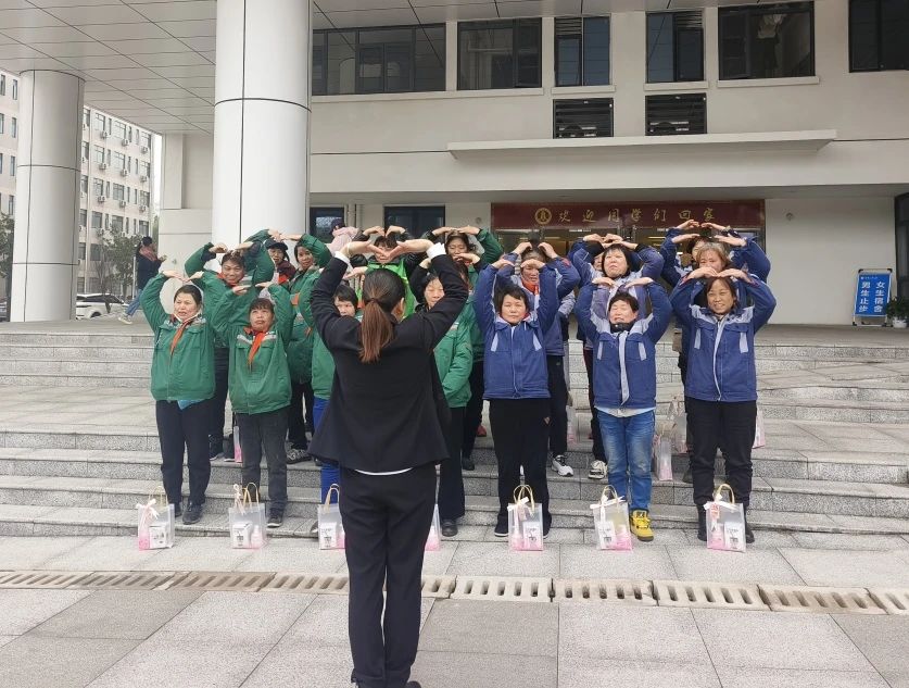 湖南保安服務,墻外高空清洗服務,湖南保利天創物業發展有限公司
