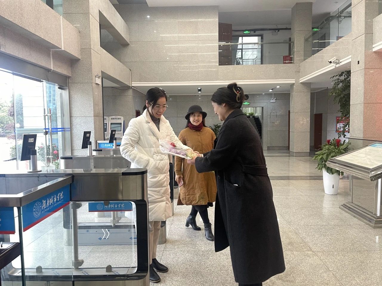 湖南保安服務,墻外高空清洗服務,湖南保利天創物業發展有限公司
